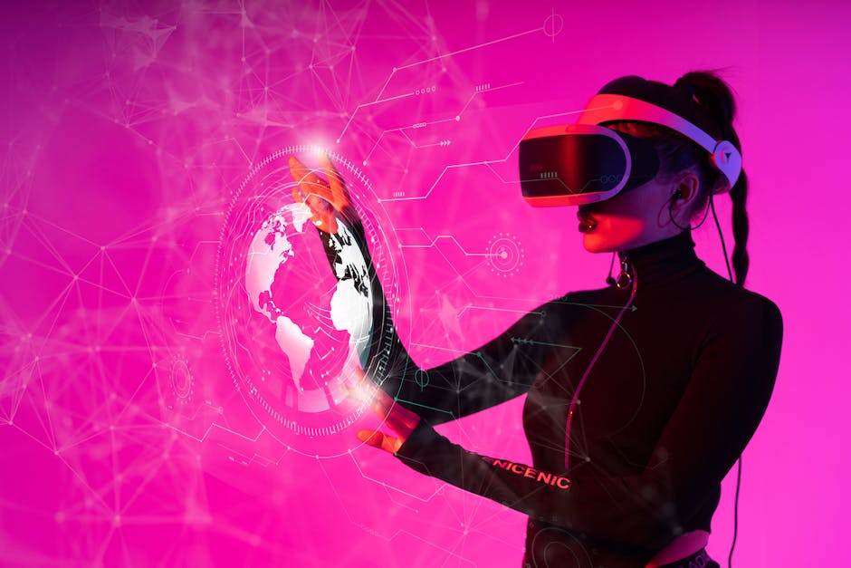 Žena interagira s VR hologramom u futurističkom studiju